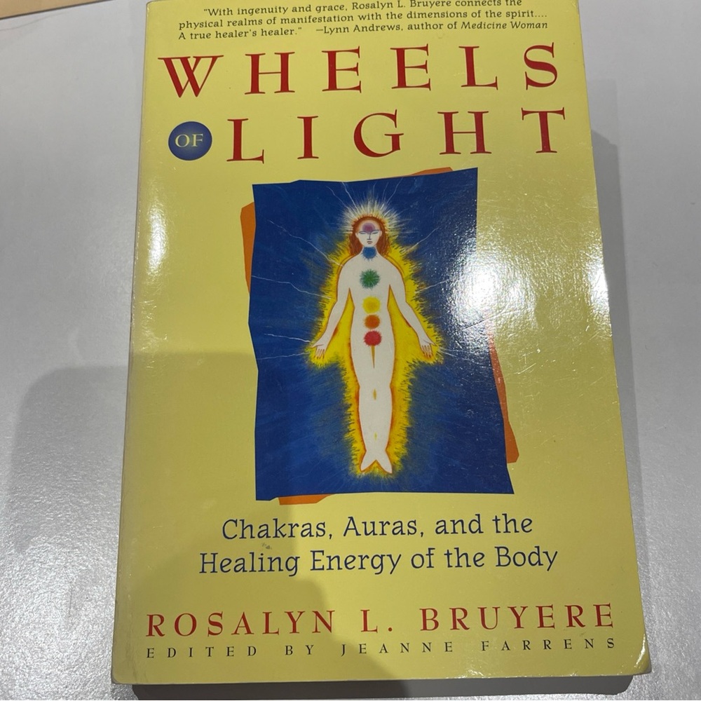 Wheels of Light: Chakras, Auras, and the Healing Energy of the Body book